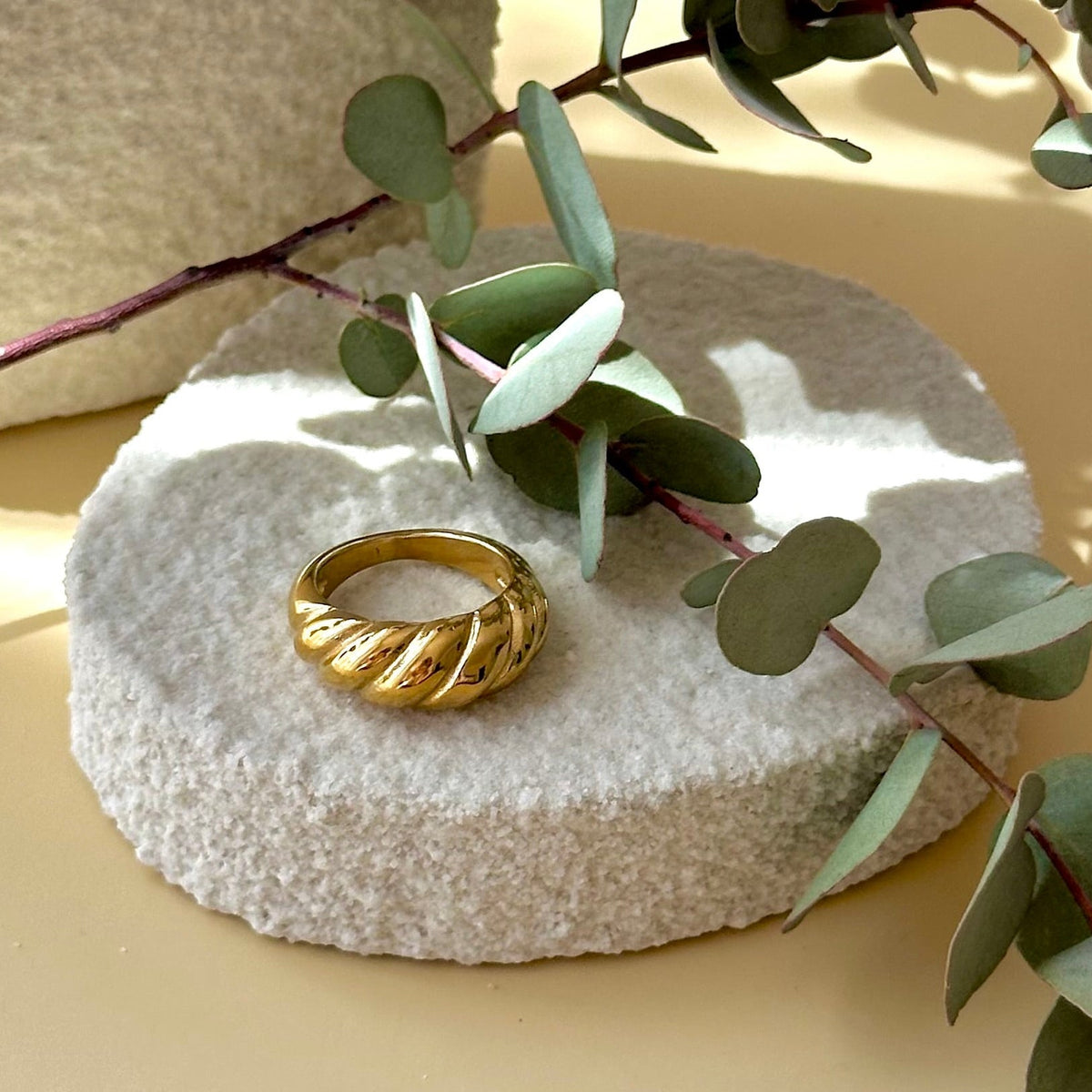 Lucia Ring