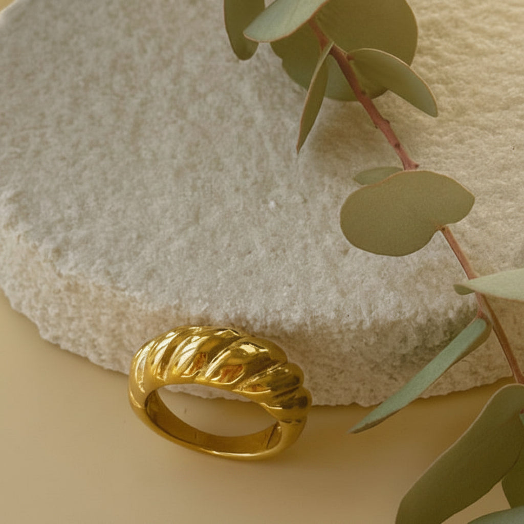 Lucia Ring
