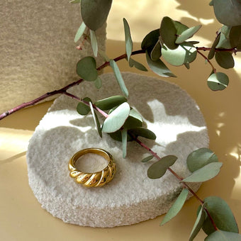 Lucia Ring