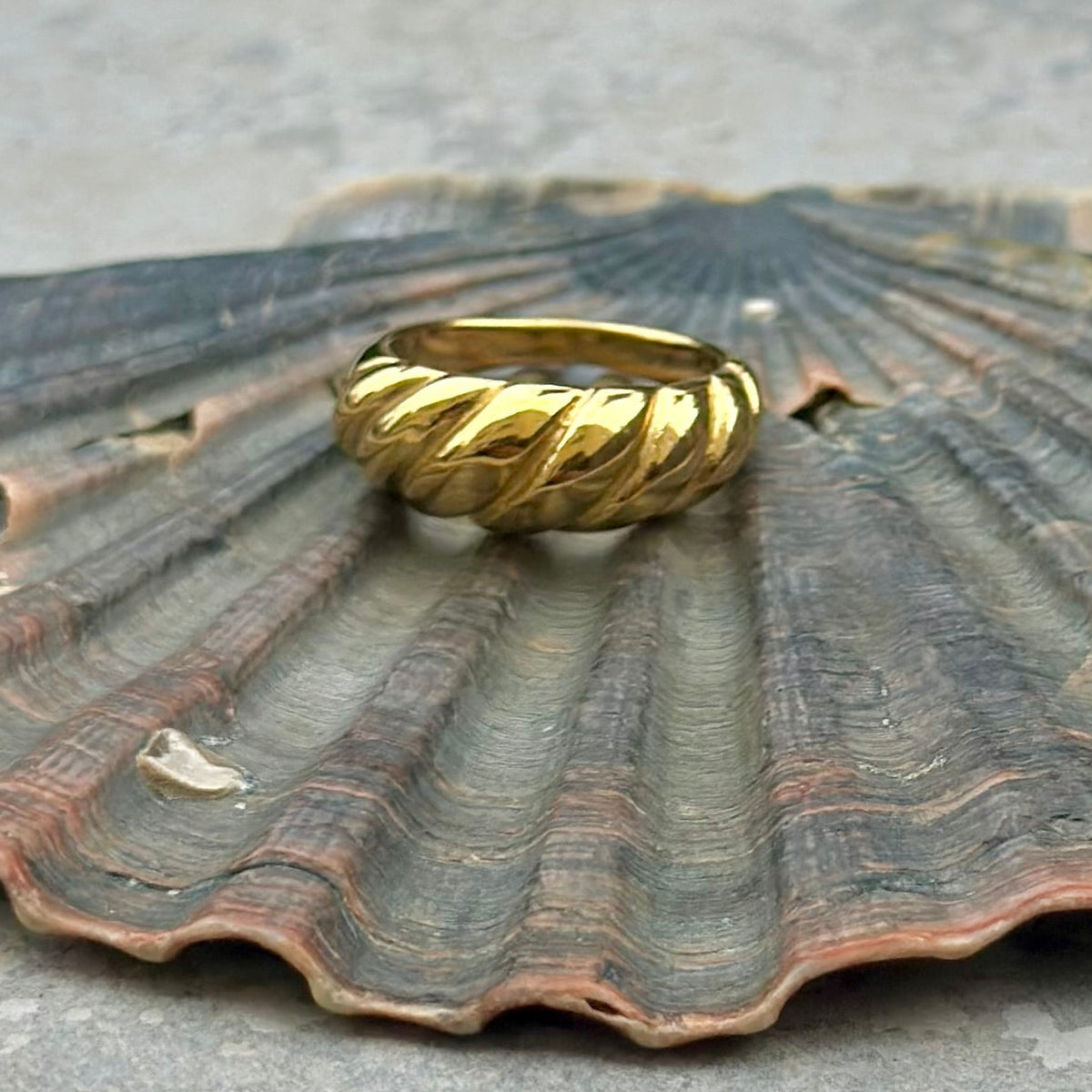 Lucia Ring