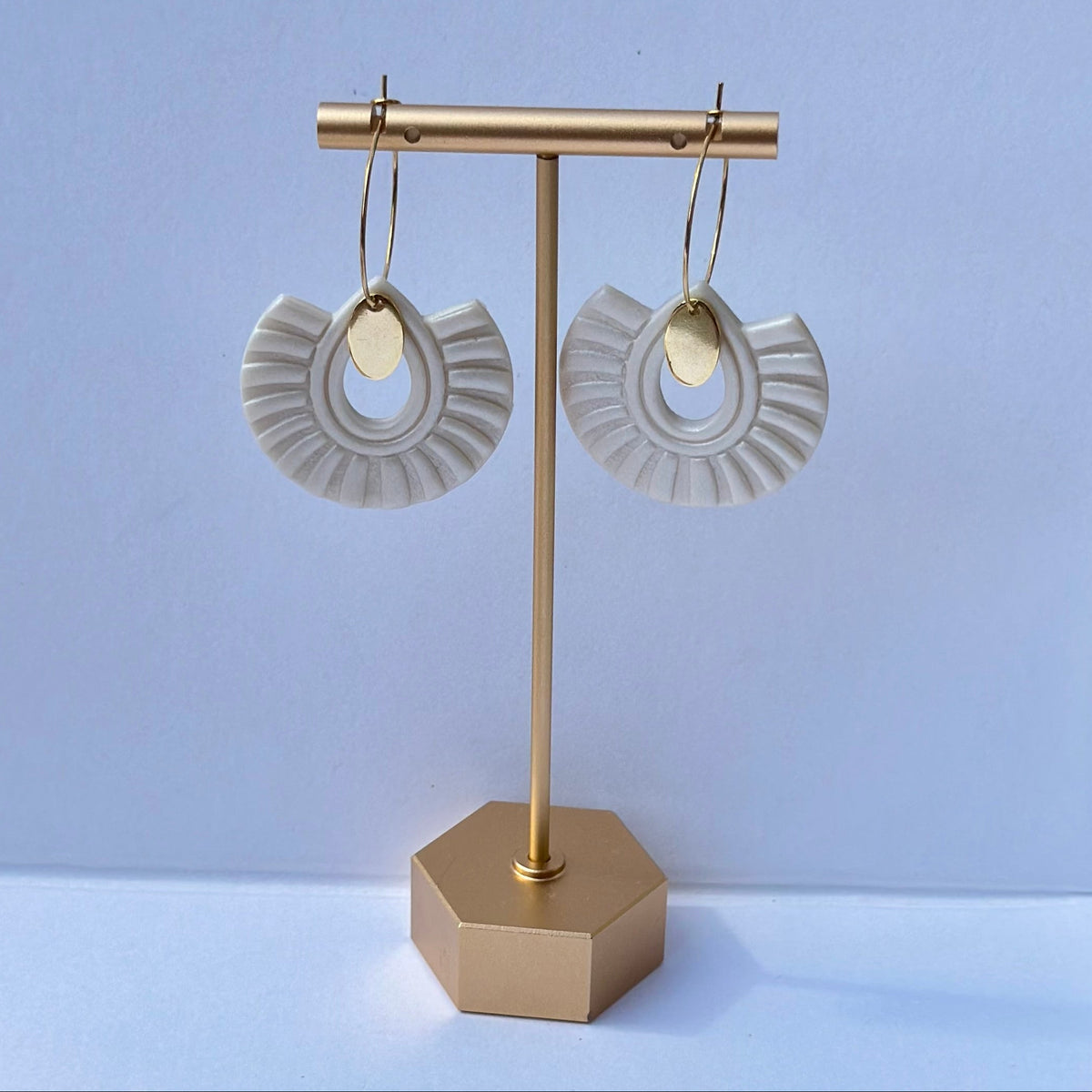 Leticia Hoops weiß