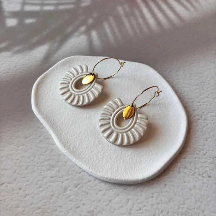 Leticia Hoops weiß