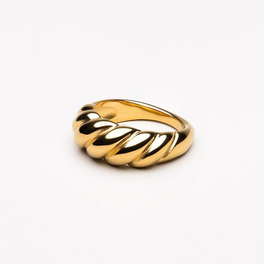 Lucia Ring